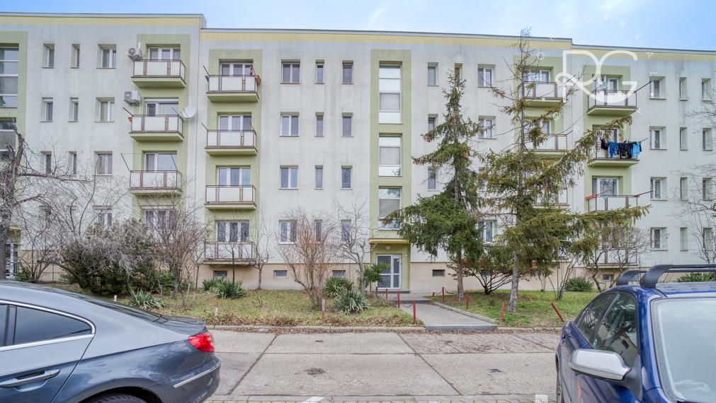 =PREDANÉ= Pekný priestranný svetlý 2izbový byt v tichej časti plnej zelene v Novom Meste