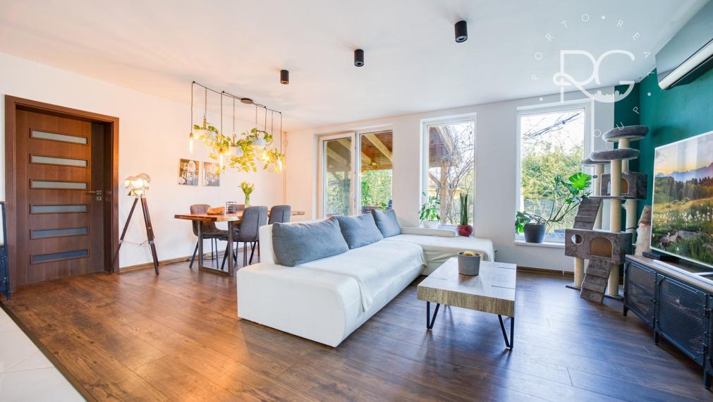 =PREDANÉ= Pekný RD s nádhernou záhradou a priestranným pozemkom vo Hviezdoslavove