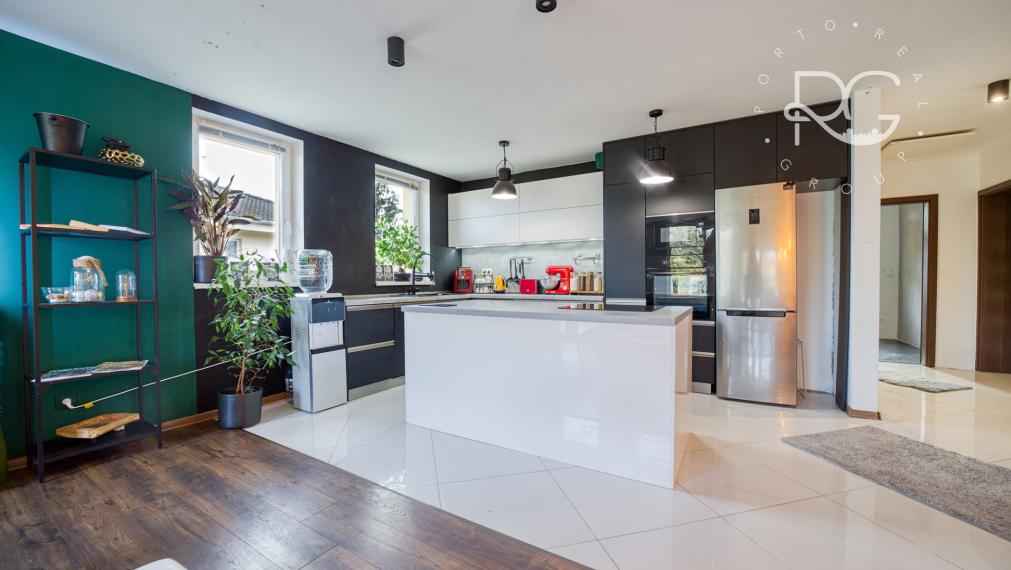 =PREDANÉ= Pekný RD s nádhernou záhradou a priestranným pozemkom vo Hviezdoslavove