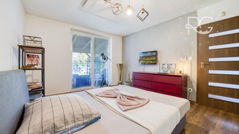 =PREDANÉ= Pekný RD s nádhernou záhradou a priestranným pozemkom vo Hviezdoslavove