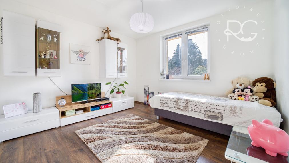 =PREDANÉ= Pekný RD s nádhernou záhradou a priestranným pozemkom vo Hviezdoslavove