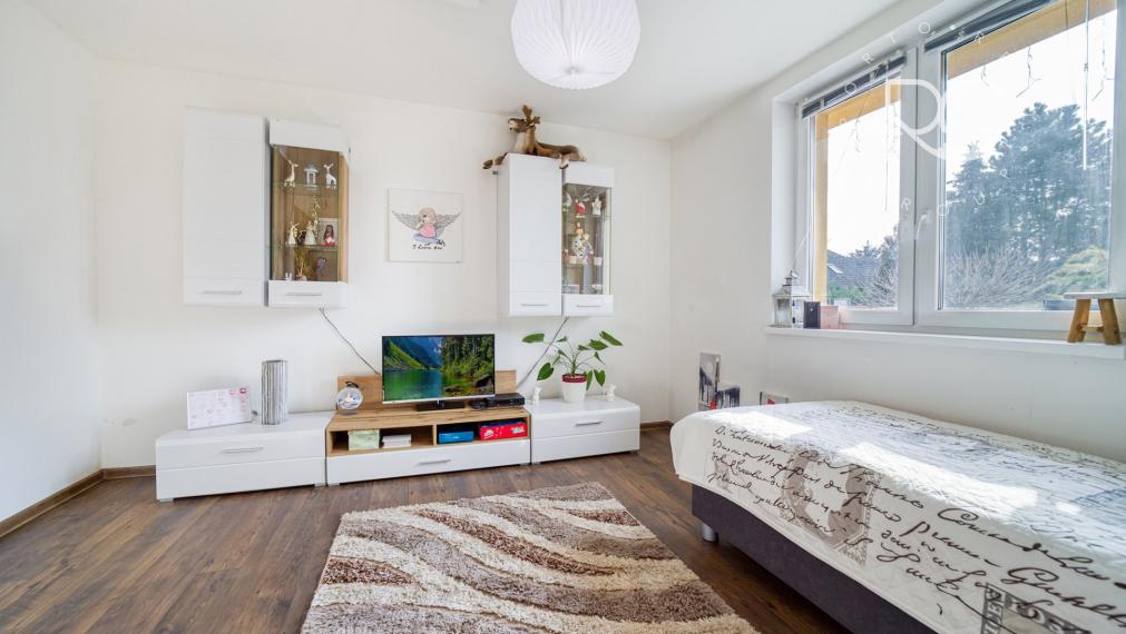 =PREDANÉ= Pekný RD s nádhernou záhradou a priestranným pozemkom vo Hviezdoslavove