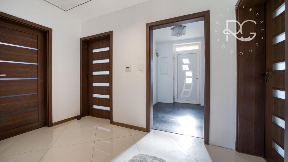 =PREDANÉ= Pekný RD s nádhernou záhradou a priestranným pozemkom vo Hviezdoslavove