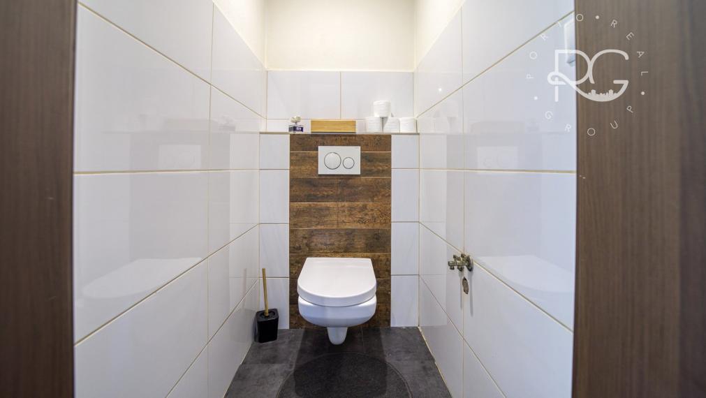 =PREDANÉ= Pekný RD s nádhernou záhradou a priestranným pozemkom vo Hviezdoslavove