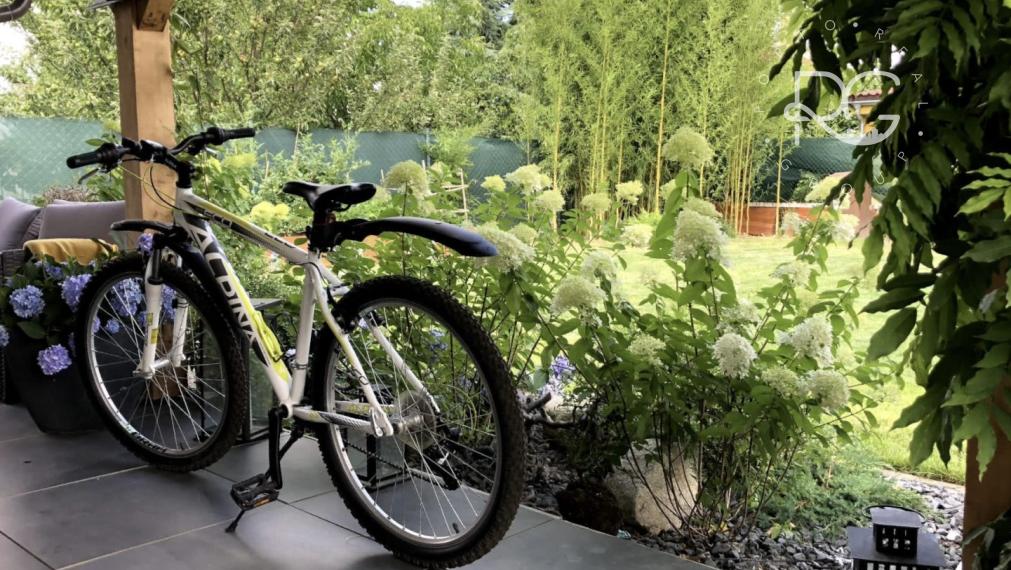 =PREDANÉ= Pekný RD s nádhernou záhradou a priestranným pozemkom vo Hviezdoslavove