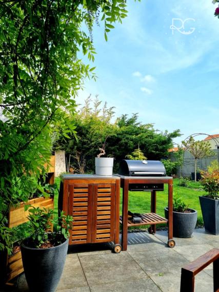 =PREDANÉ= Pekný RD s nádhernou záhradou a priestranným pozemkom vo Hviezdoslavove