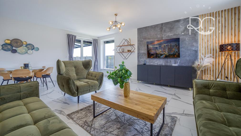 =PREDANÉ=VIDEOPREHLIADKA: Krásny dizajnový bungalov s veľkým pozemkom v Moste pri BA