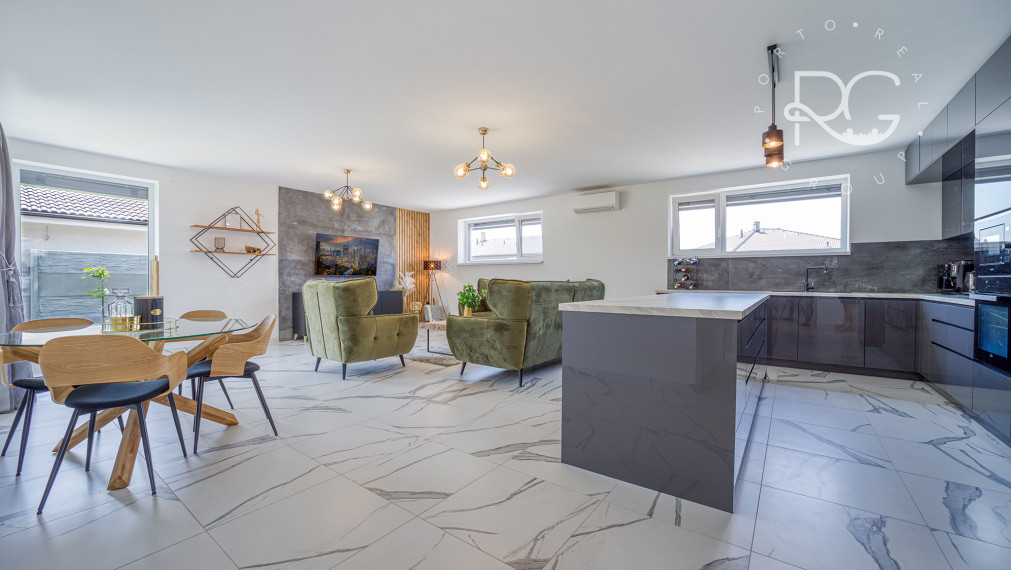 =PREDANÉ=VIDEOPREHLIADKA: Krásny dizajnový bungalov s veľkým pozemkom v Moste pri BA