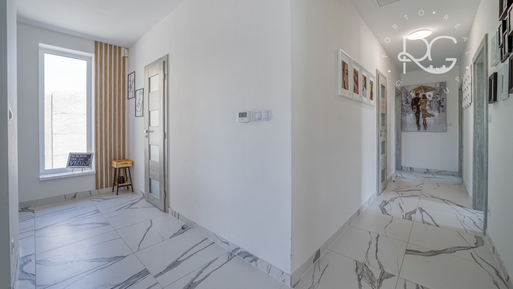 =PREDANÉ=VIDEOPREHLIADKA: Krásny dizajnový bungalov s veľkým pozemkom v Moste pri BA