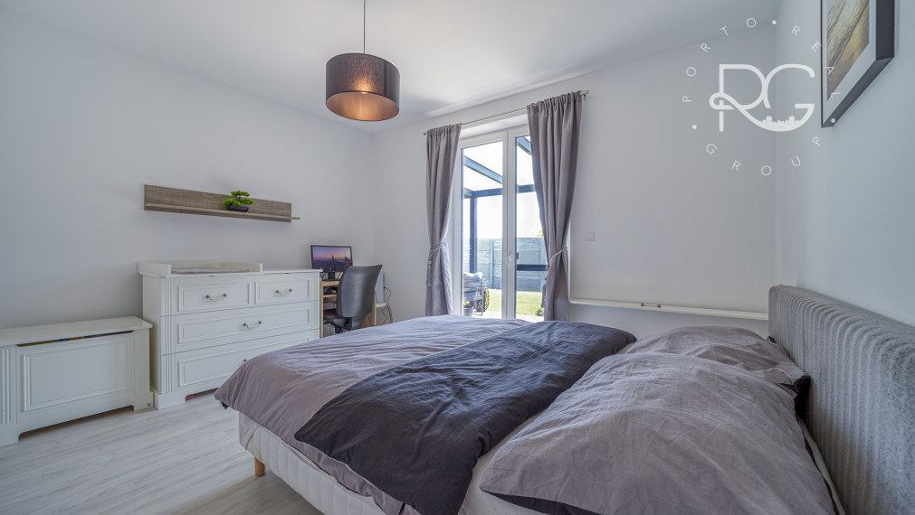 =PREDANÉ=VIDEOPREHLIADKA: Krásny dizajnový bungalov s veľkým pozemkom v Moste pri BA