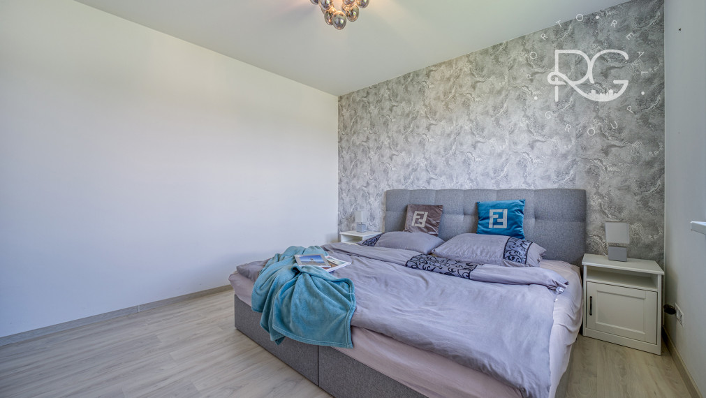 =PREDANÉ=VIDEOPREHLIADKA: Krásny dizajnový bungalov s veľkým pozemkom v Moste pri BA