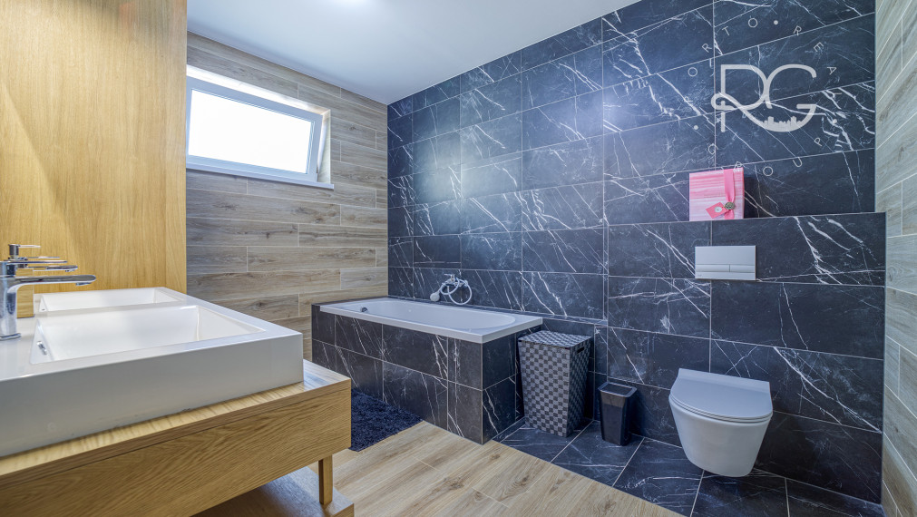 =PREDANÉ=VIDEOPREHLIADKA: Krásny dizajnový bungalov s veľkým pozemkom v Moste pri BA