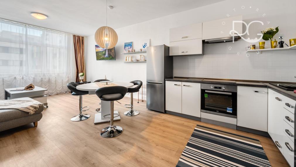 =PRENAJATÉ=Zariadený klimatizovaný 2,5izb byt v Ružinove na Trnavskej orientovaný do tichého vnútrobloku