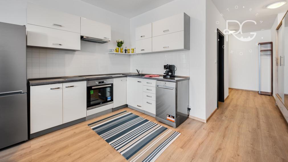 =PRENAJATÉ=Zariadený klimatizovaný 2,5izb byt v Ružinove na Trnavskej orientovaný do tichého vnútrobloku