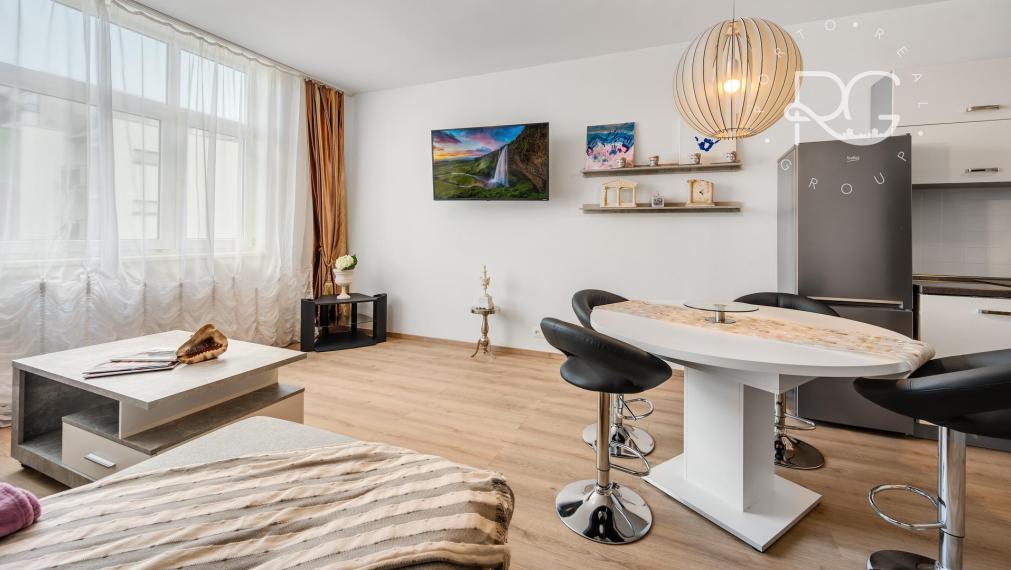 =PRENAJATÉ=Zariadený klimatizovaný 2,5izb byt v Ružinove na Trnavskej orientovaný do tichého vnútrobloku