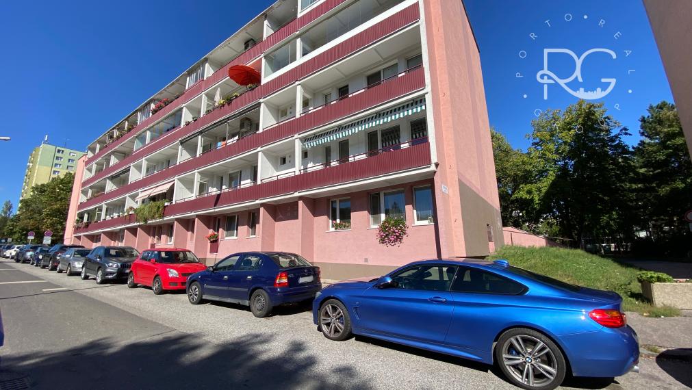 =PREDANÉ=4izb byt s priestrannou loggiou v krásnom prostredí plnom zelene vhodný na rekonštrukciu na Púpavovej ulici