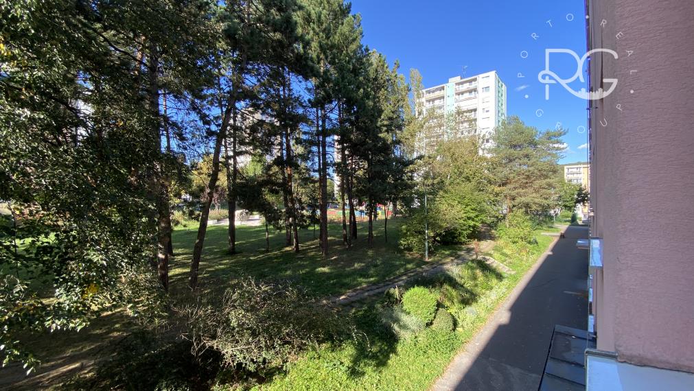 =PREDANÉ=4izb byt s priestrannou loggiou v krásnom prostredí plnom zelene vhodný na rekonštrukciu na Púpavovej ulici