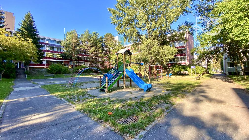 =PREDANÉ=4izb byt s priestrannou loggiou v krásnom prostredí plnom zelene vhodný na rekonštrukciu na Púpavovej ulici