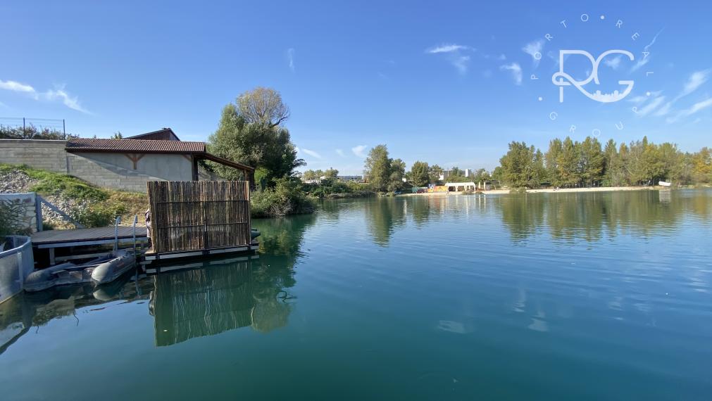 =PREDANÉ= Krásny 2izb apartmán vo veľmi lukratívnej lokalite na brehu jazera Nové Košariská - možnosť odpočtu DPH