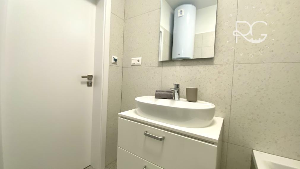 =PRENAJATÉ= Úplne nový zariadený moderný 1izb byt s loggiou, pivnicou a parkovaním v Miloslavove