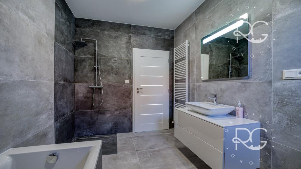 =PRENAJATÉ= Exkluzívny úplne nový 6izb RD vo Štvrtku na Ostrove na prenájom