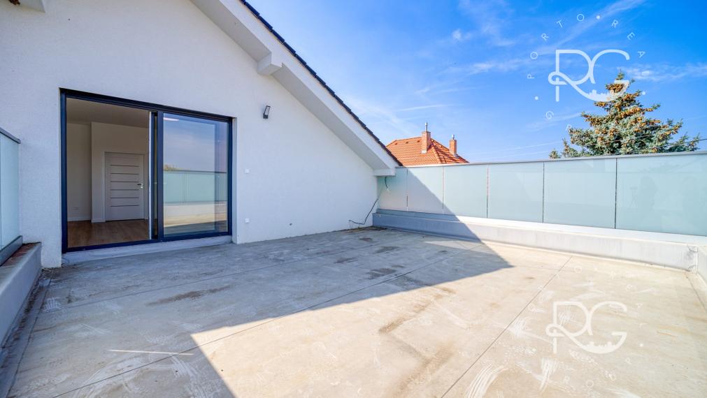 =PRENAJATÉ= Exkluzívny úplne nový 6izb RD vo Štvrtku na Ostrove na prenájom