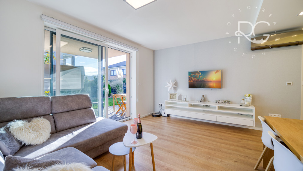 =PREDANÉ= Krásny zariadený 3izb byt s 3árovou záhradou a 2 park.miestami v novostavbe 15 min.od BA