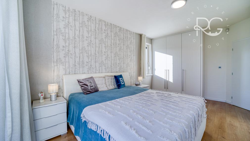 =PREDANÉ= Krásny zariadený 3izb byt s 3árovou záhradou a 2 park.miestami v novostavbe 15 min.od BA