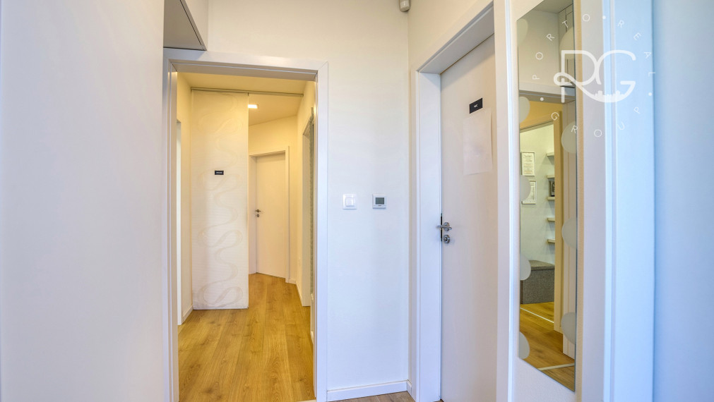 =PREDANÉ= Krásny zariadený 3izb byt s 3árovou záhradou a 2 park.miestami v novostavbe 15 min.od BA