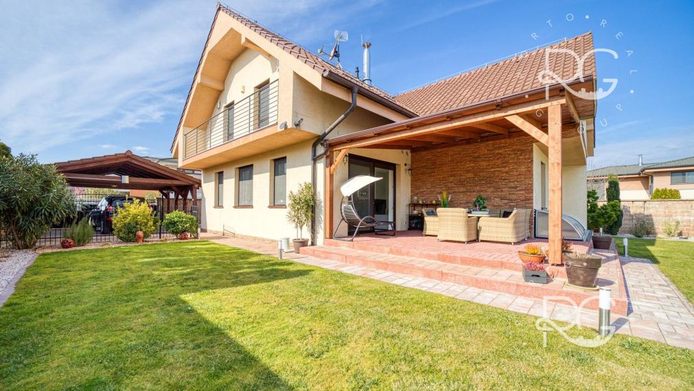 =PREDANÉ= Nadštandardný 5izb RD s bazénom a nádhernou záhradou v Kvetoslavove
