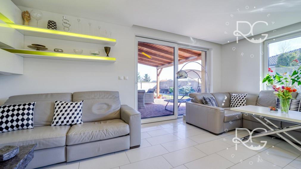 =PREDANÉ= Nadštandardný 5izb RD s bazénom a nádhernou záhradou v Kvetoslavove