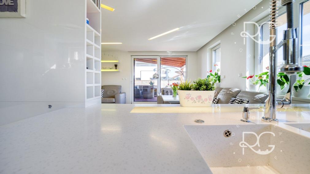 =PREDANÉ= Nadštandardný 5izb RD s bazénom a nádhernou záhradou v Kvetoslavove