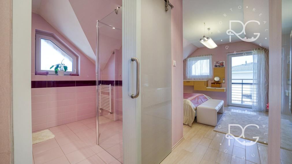 =PREDANÉ= Nadštandardný 5izb RD s bazénom a nádhernou záhradou v Kvetoslavove