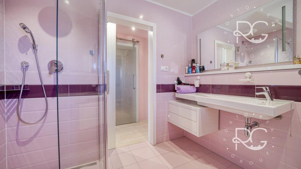 =PREDANÉ= Nadštandardný 5izb RD s bazénom a nádhernou záhradou v Kvetoslavove