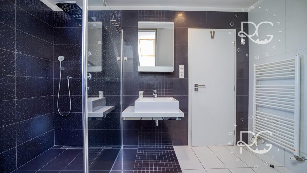 =PREDANÉ= Nadštandardný 5izb RD s bazénom a nádhernou záhradou v Kvetoslavove