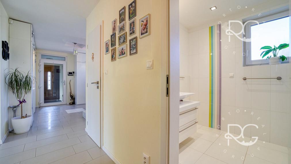 =PREDANÉ= Nadštandardný 5izb RD s bazénom a nádhernou záhradou v Kvetoslavove