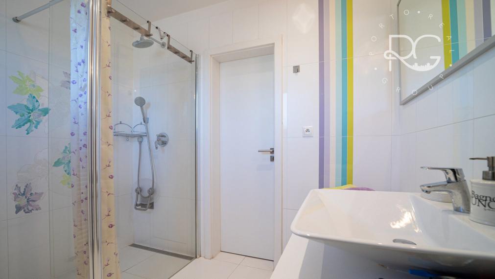 =PREDANÉ= Nadštandardný 5izb RD s bazénom a nádhernou záhradou v Kvetoslavove