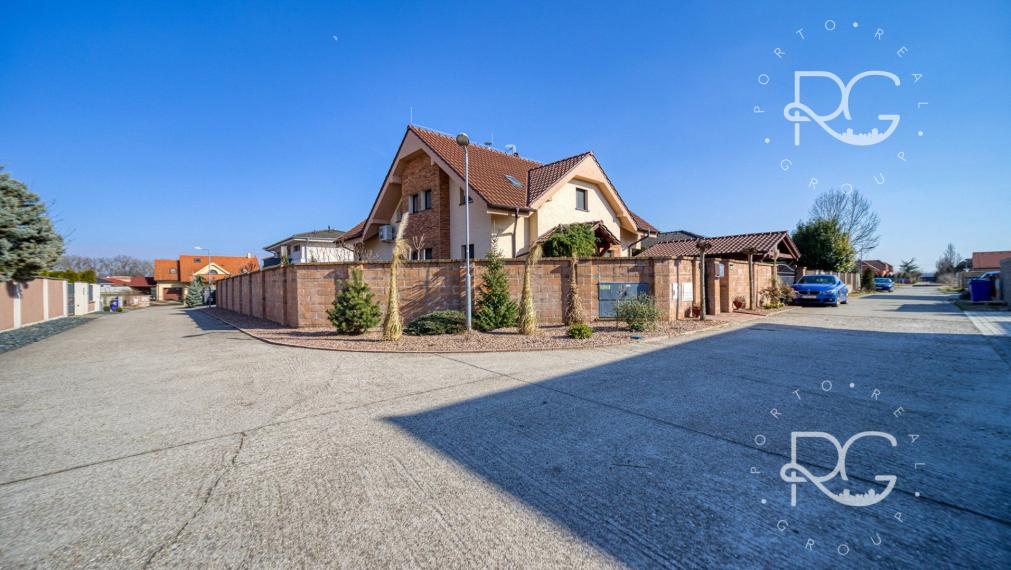 =PREDANÉ= Nadštandardný 5izb RD s bazénom a nádhernou záhradou v Kvetoslavove