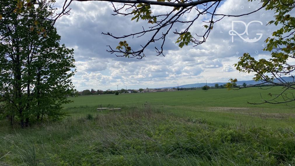 Pozemky v krásnom prostredí v Chorvátskom Grobe za priaznivú cenu vhodné aj investične-možné kúpiť aj jednotlivo