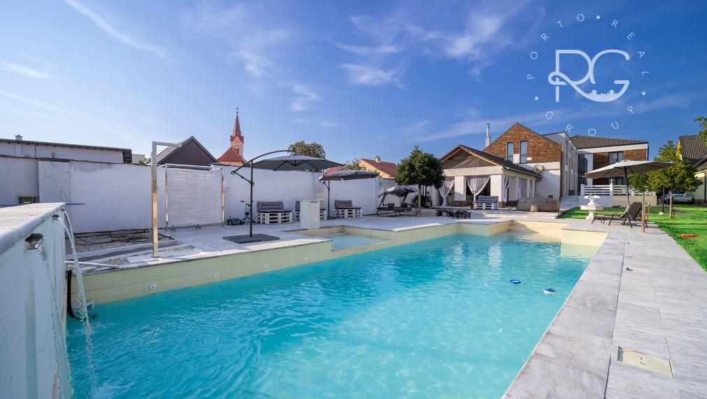 Veľkolepá a moderná nízkoenergetická 10izb vila na 40 árovom pozemku s bazénom, zimnou záhradou a dvojgarážou v Jakubove