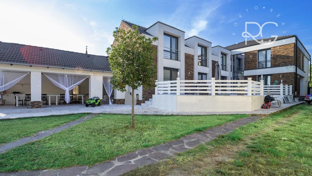 Veľkolepá a moderná nízkoenergetická 10izb vila na 40 árovom pozemku s bazénom, zimnou záhradou a dvojgarážou v Jakubove