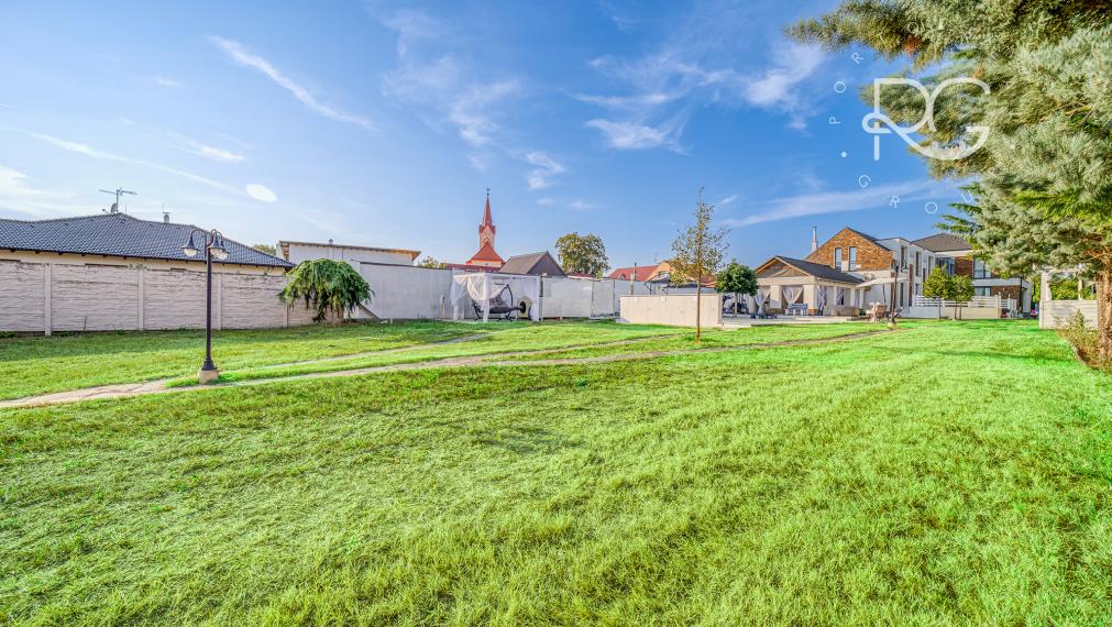 Veľkolepá a moderná nízkoenergetická 10izb vila na 40 árovom pozemku s bazénom, zimnou záhradou a dvojgarážou v Jakubove