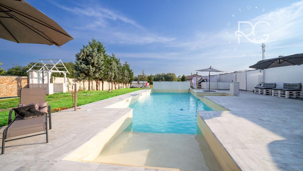 Veľkolepá a moderná nízkoenergetická 10izb vila na 40 árovom pozemku s bazénom, zimnou záhradou a dvojgarážou v Jakubove