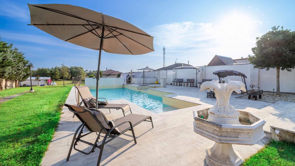 Veľkolepá a moderná nízkoenergetická 10izb vila na 40 árovom pozemku s bazénom, zimnou záhradou a dvojgarážou v Jakubove