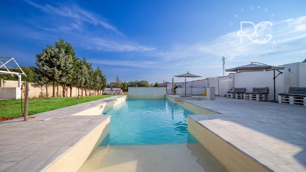 Veľkolepá a moderná nízkoenergetická 10izb vila na 40 árovom pozemku s bazénom, zimnou záhradou a dvojgarážou v Jakubove