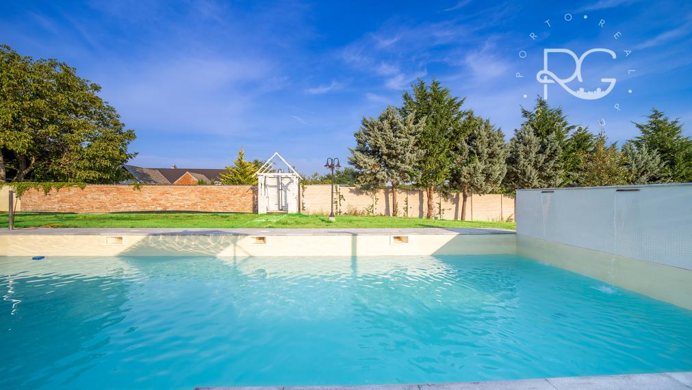 Veľkolepá a moderná nízkoenergetická 10izb vila na 40 árovom pozemku s bazénom, zimnou záhradou a dvojgarážou v Jakubove