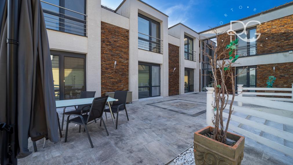 Veľkolepá a moderná nízkoenergetická 10izb vila na 40 árovom pozemku s bazénom, zimnou záhradou a dvojgarážou v Jakubove