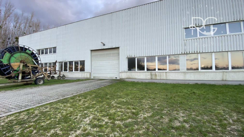 Hala na 225 árovom pozemku v „9225 Dunakiliti Ipari Park“ za SUPER cenu na predaj