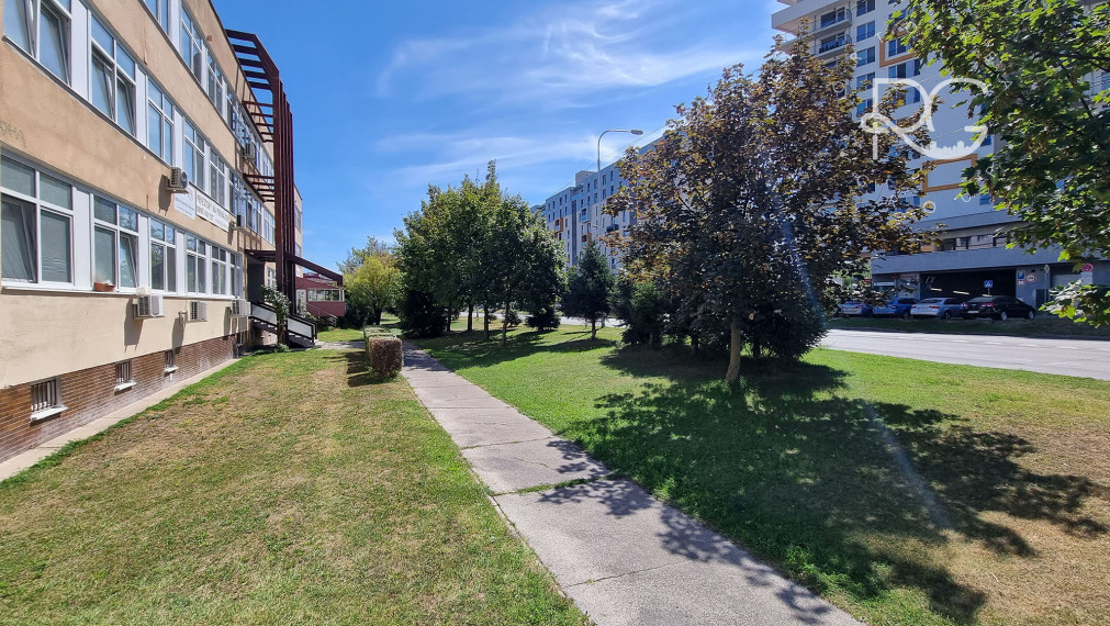 Na prenájom kancelária 36,2 m2 Wolkrova, Bratislava V – Petržalka