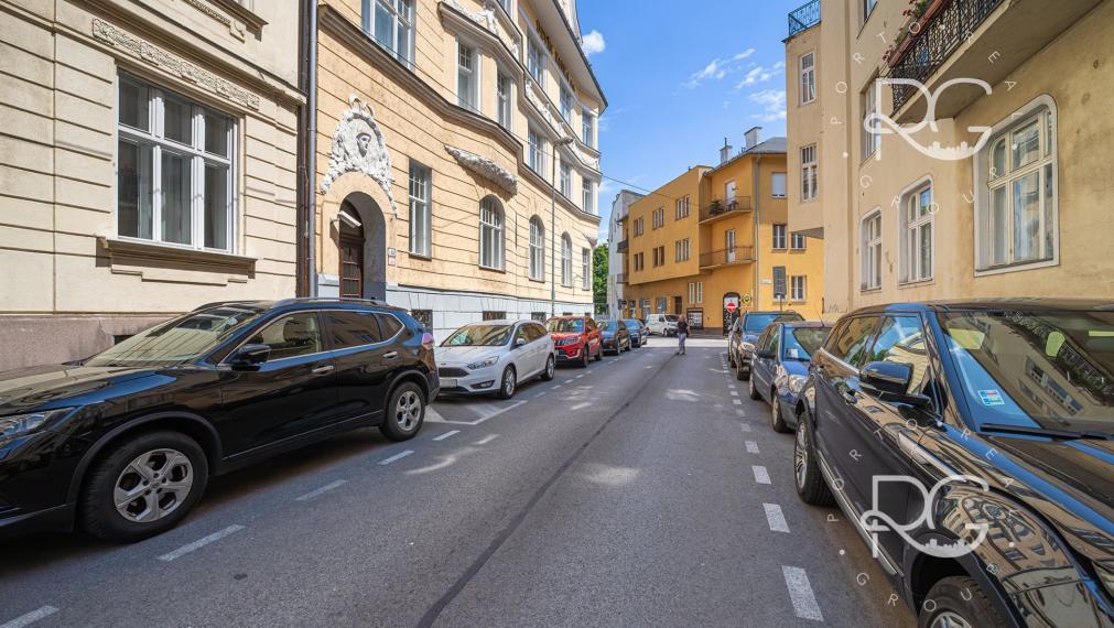 Krásna historická budova v Starom Meste na predaj